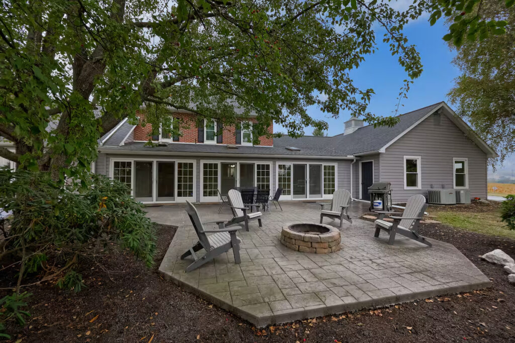 Blue Ribbon Homestead Airbnb Gettysburg PA back